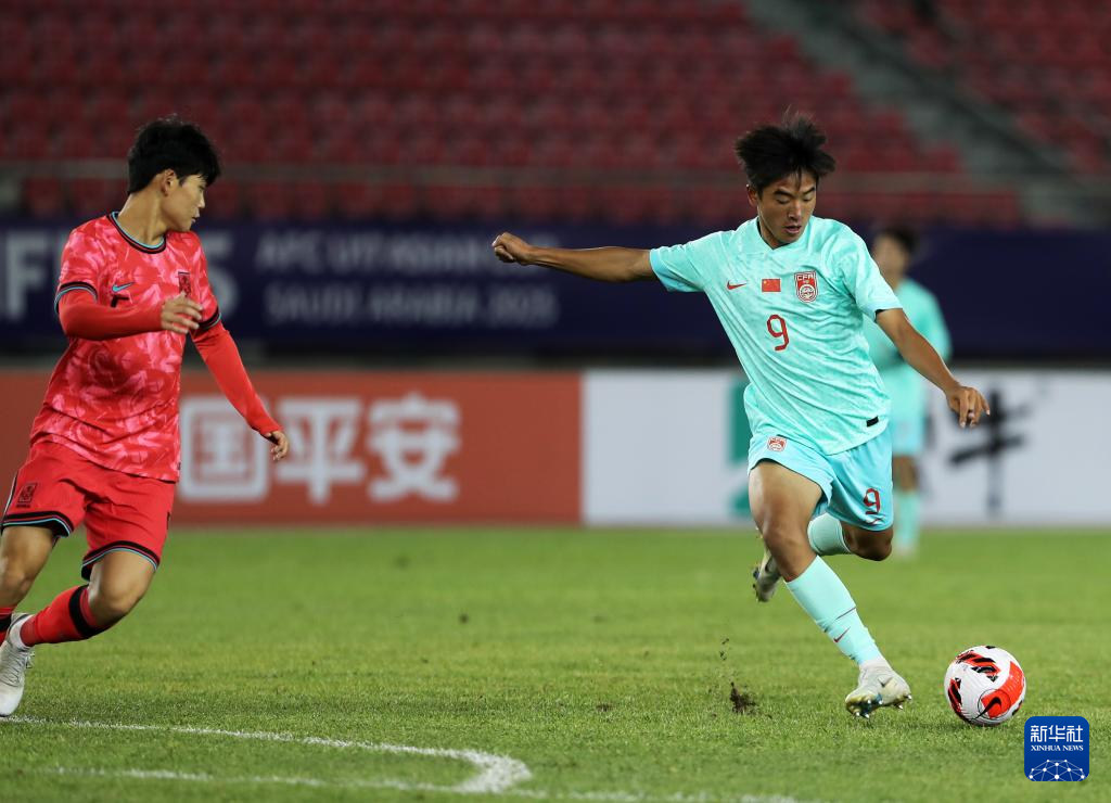 足球——U17亚洲杯预选赛：中国队平韩国队