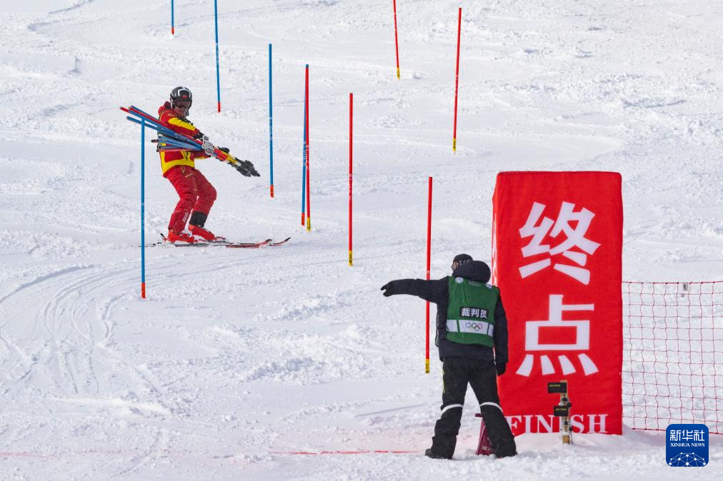 2025年哈尔滨亚冬会高山滑雪测试赛举行