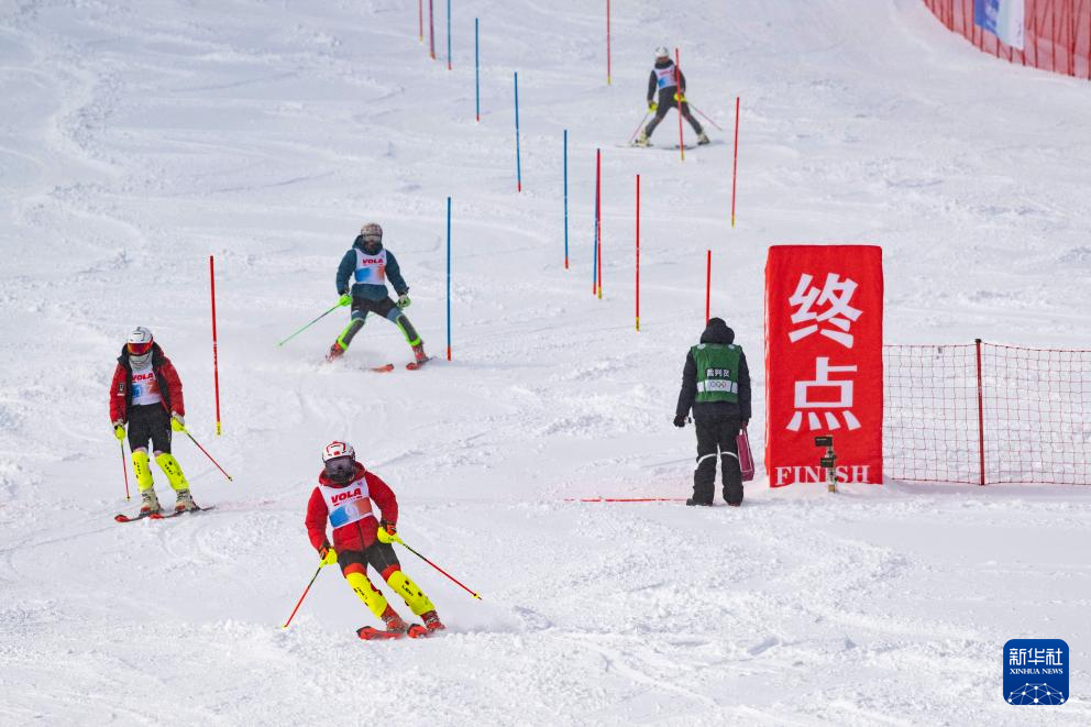 2025年哈尔滨亚冬会高山滑雪测试赛举行