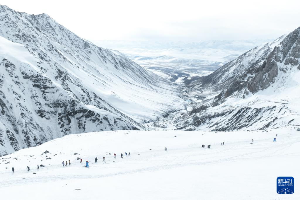 全民健身——登雪山 迎新年