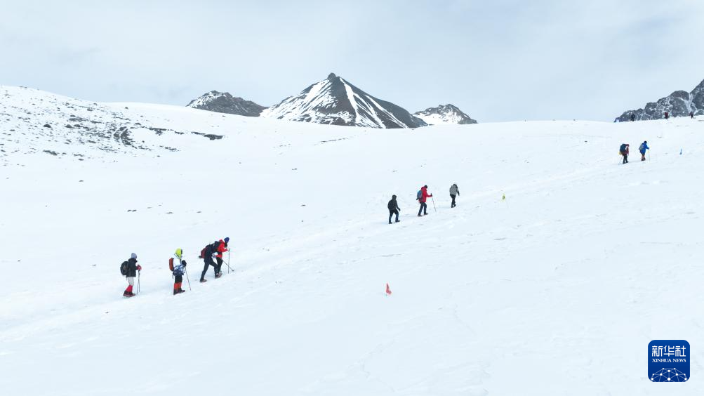 全民健身——登雪山 迎新年