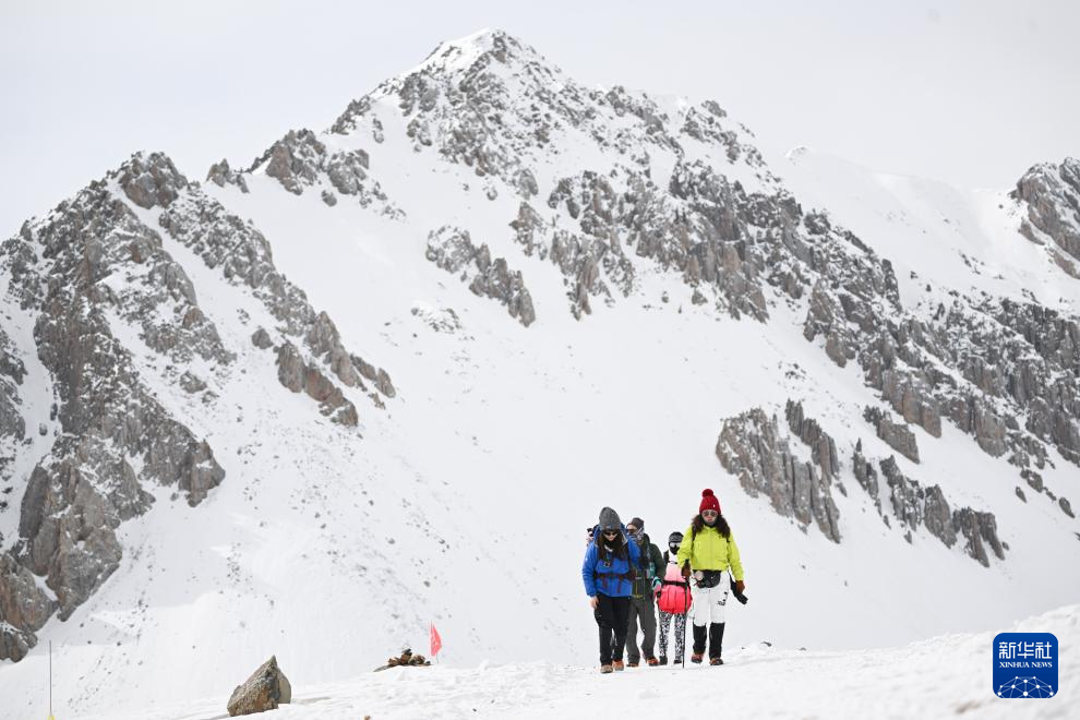 全民健身——登雪山 迎新年