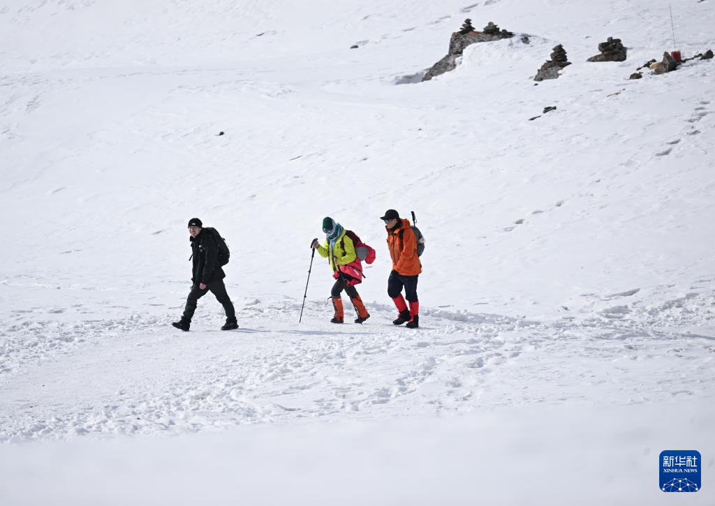 全民健身——登雪山 迎新年