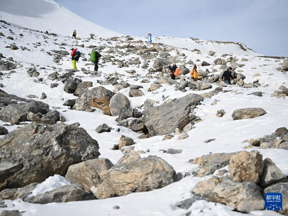 全民健身——登雪山 迎新年
