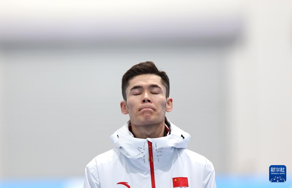 亚冬会丨速度滑冰——中国选手包揽男子5000米比赛冠亚季军