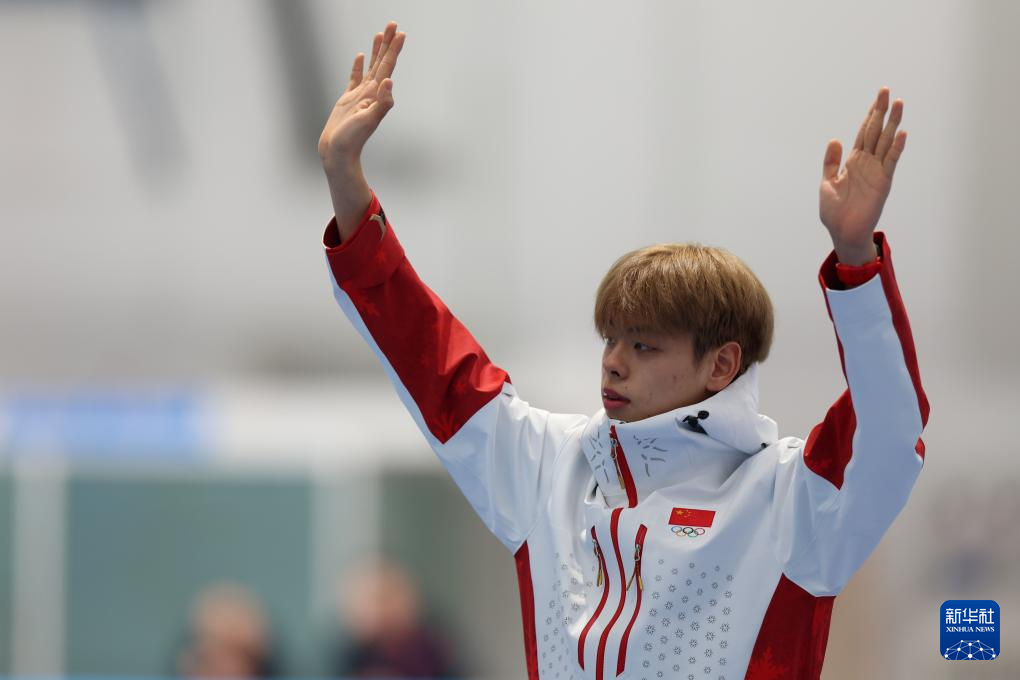 亚冬会丨速度滑冰——中国选手包揽男子5000米比赛冠亚季军