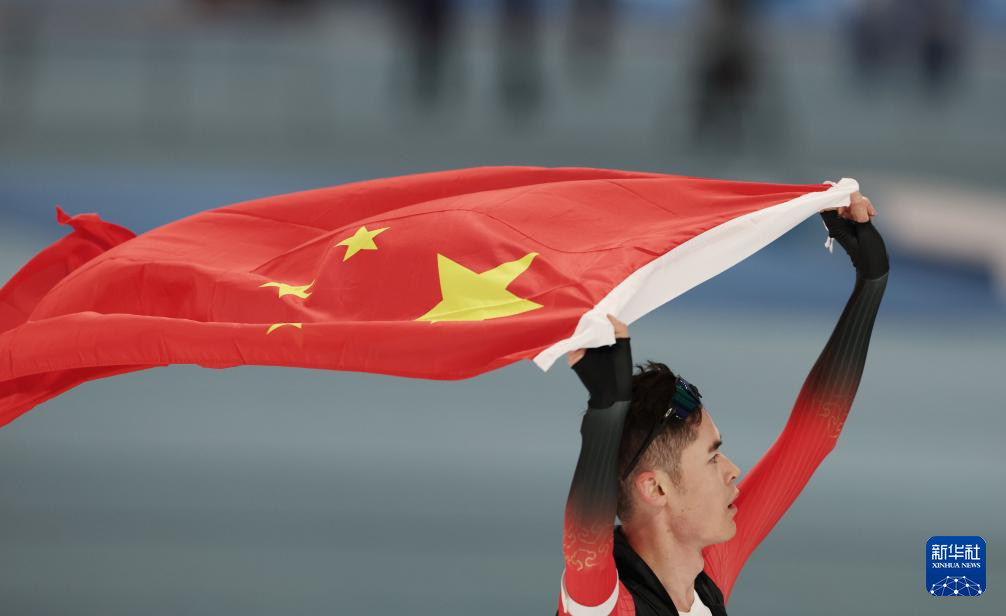 亚冬会丨速度滑冰——中国选手包揽男子5000米比赛冠亚季军