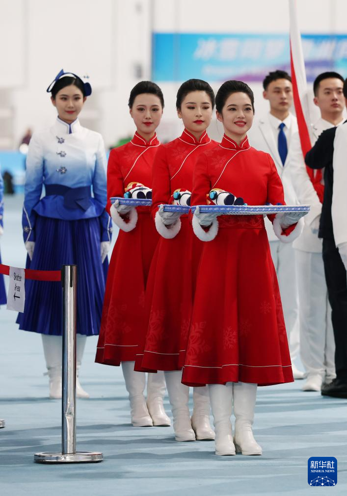 亚冬会丨速度滑冰——中国选手包揽男子5000米比赛冠亚季军