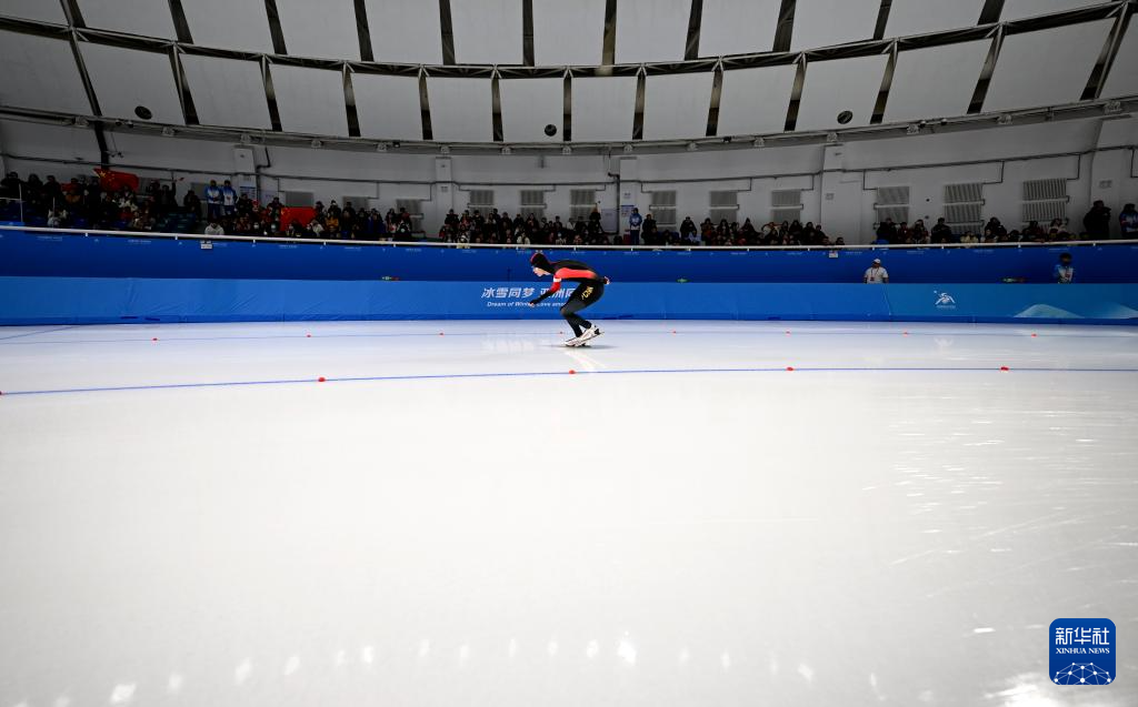 亚冬会丨速度滑冰——中国选手包揽男子5000米比赛冠亚季军