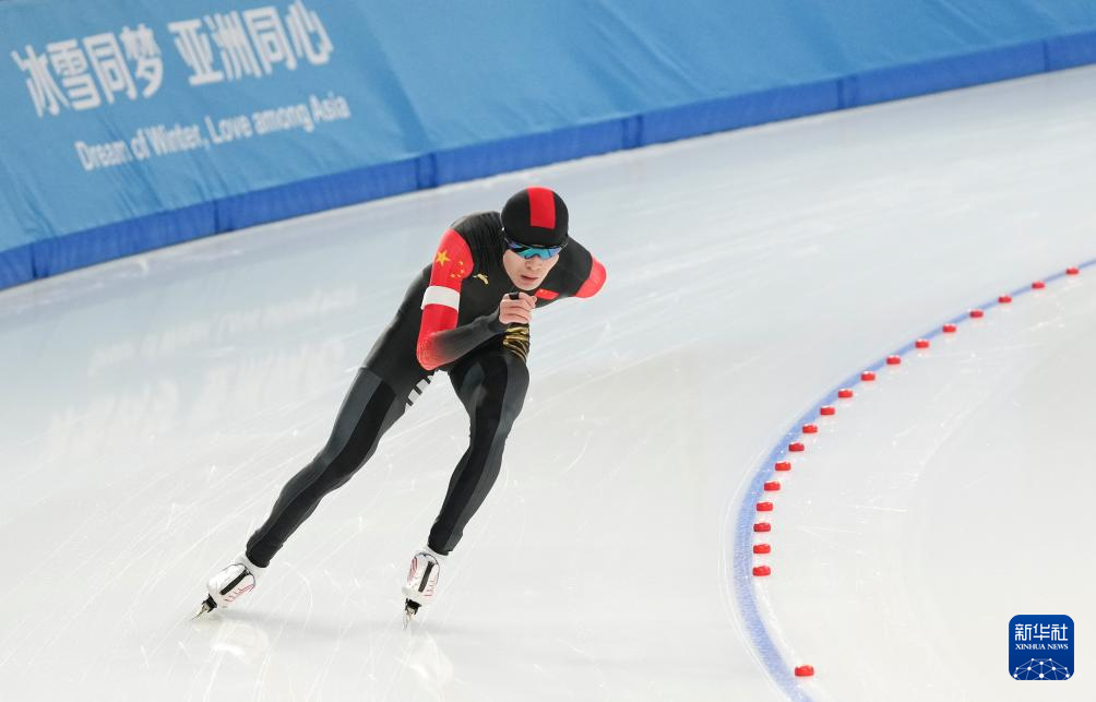 亚冬会丨速度滑冰——中国选手包揽男子5000米比赛冠亚季军