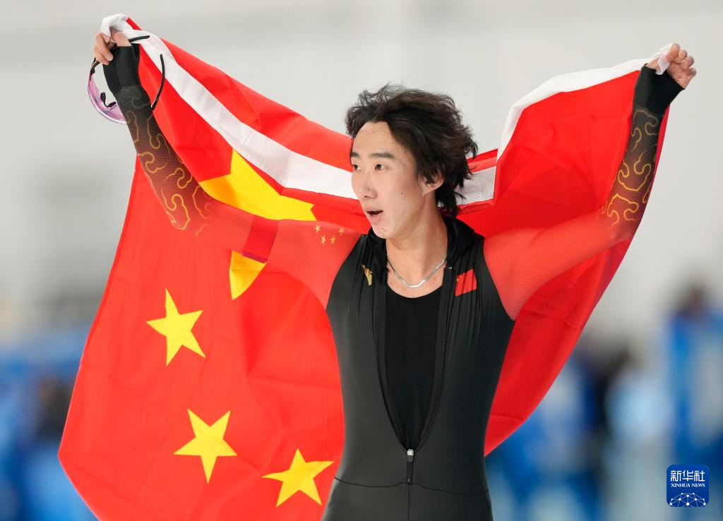 亚冬会丨速度滑冰——中国选手包揽男子5000米比赛冠亚季军