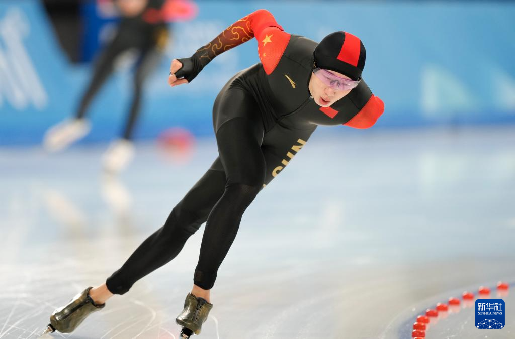 亚冬会丨速度滑冰——中国选手包揽男子5000米比赛冠亚季军