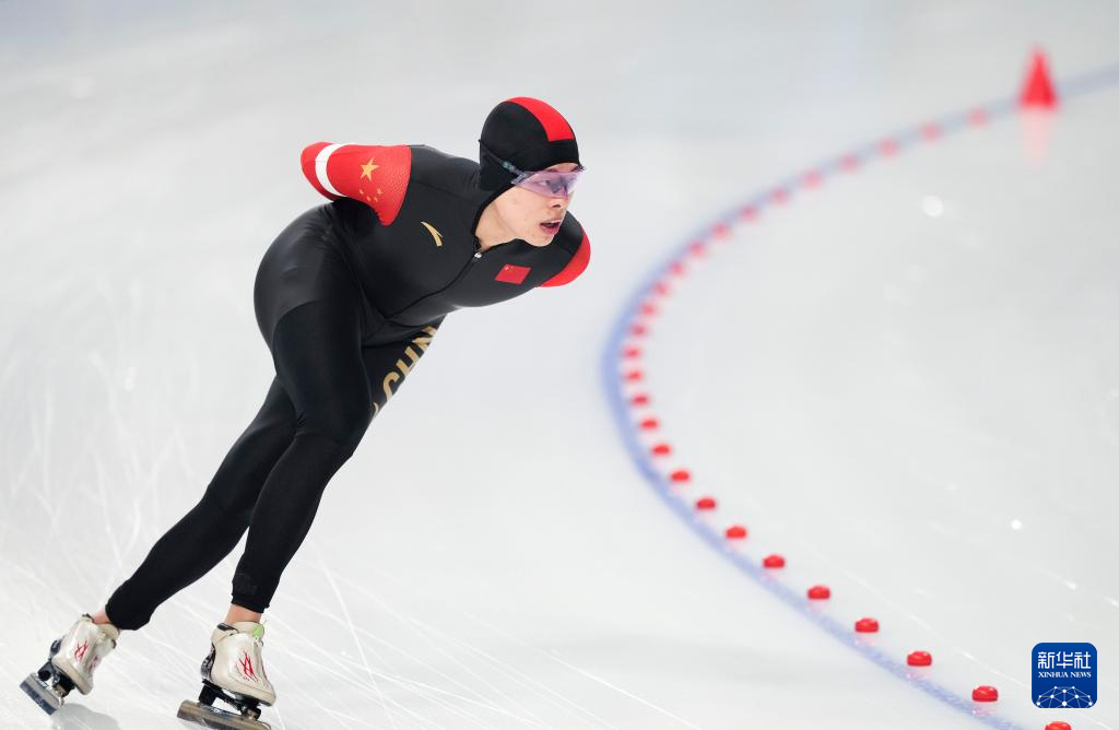 亚冬会丨速度滑冰——中国选手包揽男子5000米比赛冠亚季军