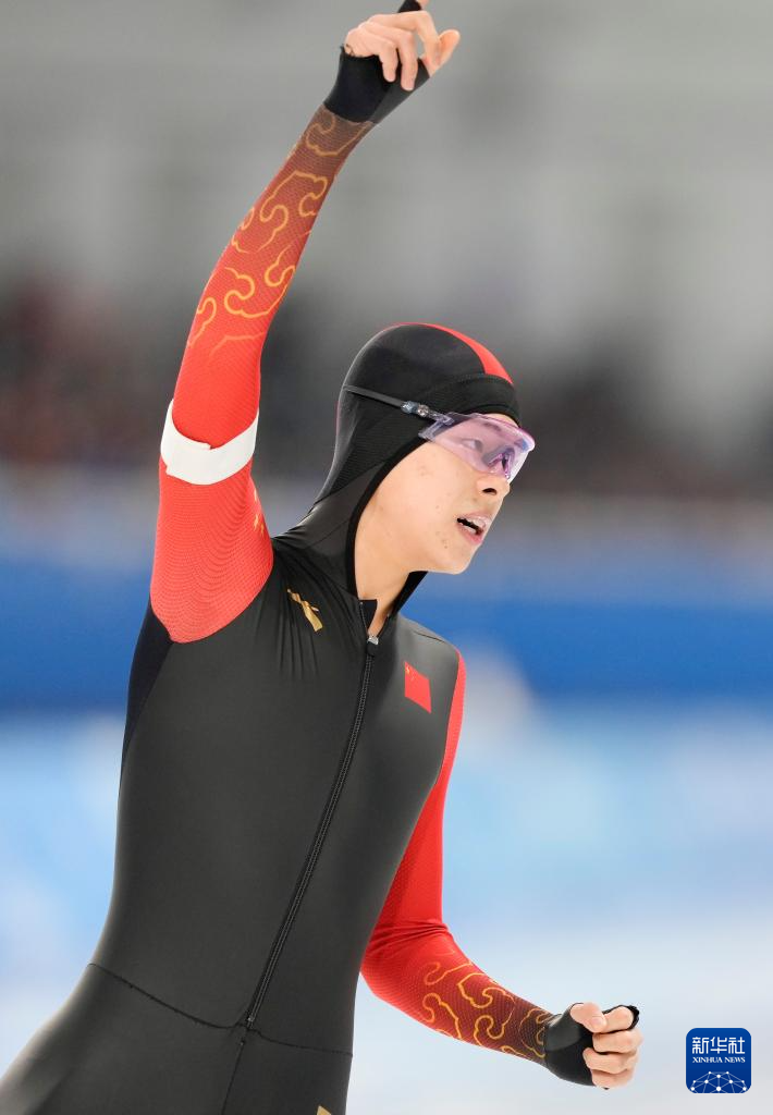 亚冬会丨速度滑冰——中国选手包揽男子5000米比赛冠亚季军