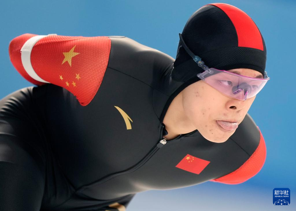 亚冬会丨速度滑冰——中国选手包揽男子5000米比赛冠亚季军