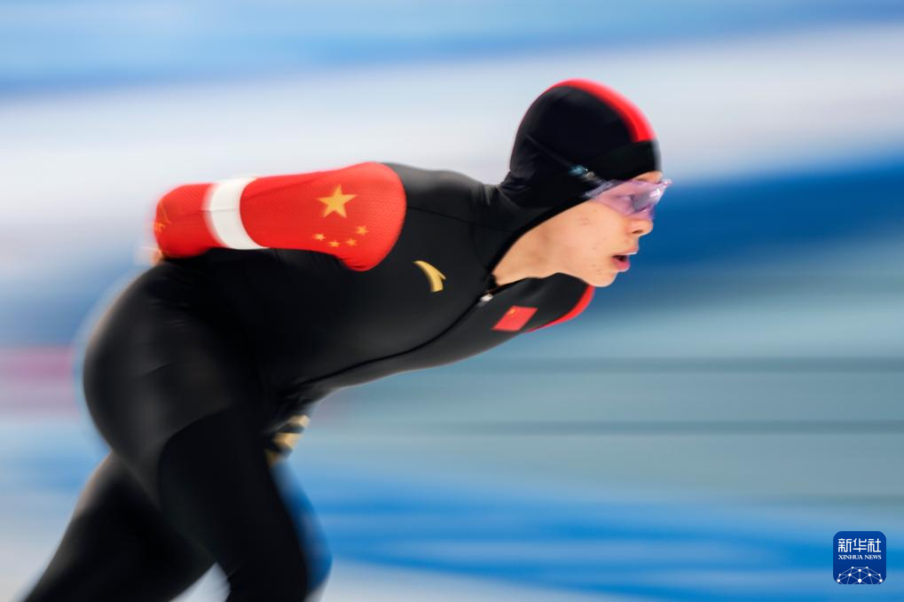 亚冬会丨速度滑冰——中国选手包揽男子5000米比赛冠亚季军