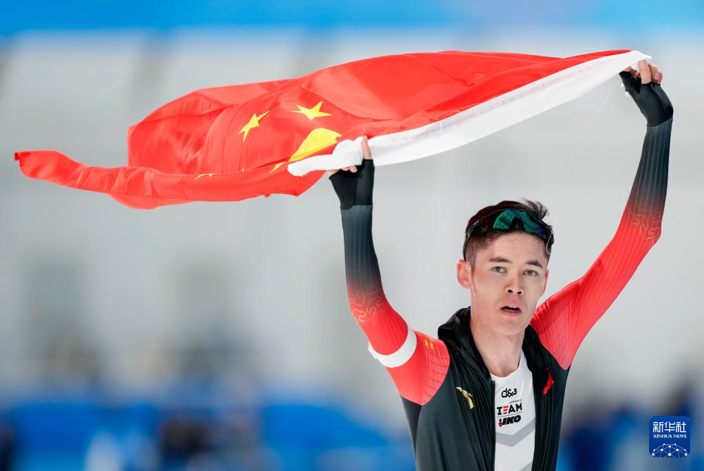 亚冬会丨速度滑冰——中国选手包揽男子5000米比赛冠亚季军