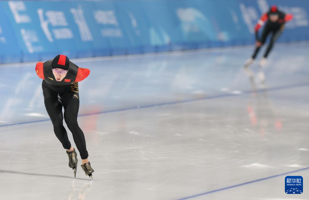 亚冬会丨速度滑冰——中国选手包揽男子5000米比赛冠亚季军