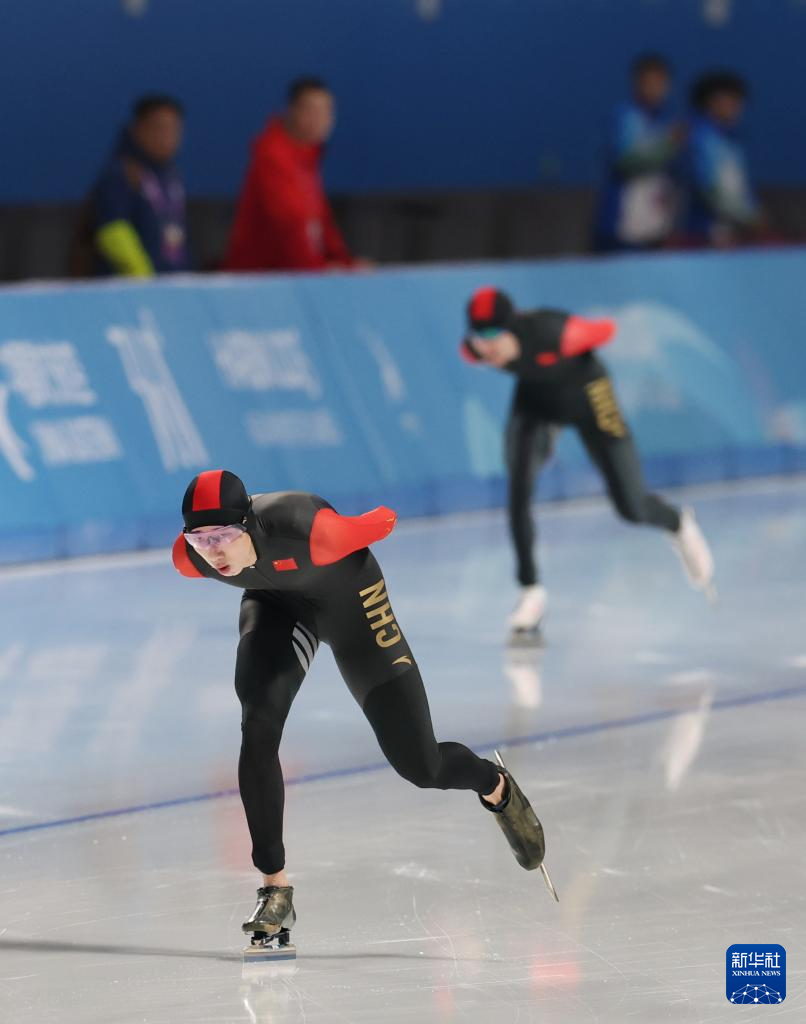 亚冬会丨速度滑冰——中国选手包揽男子5000米比赛冠亚季军
