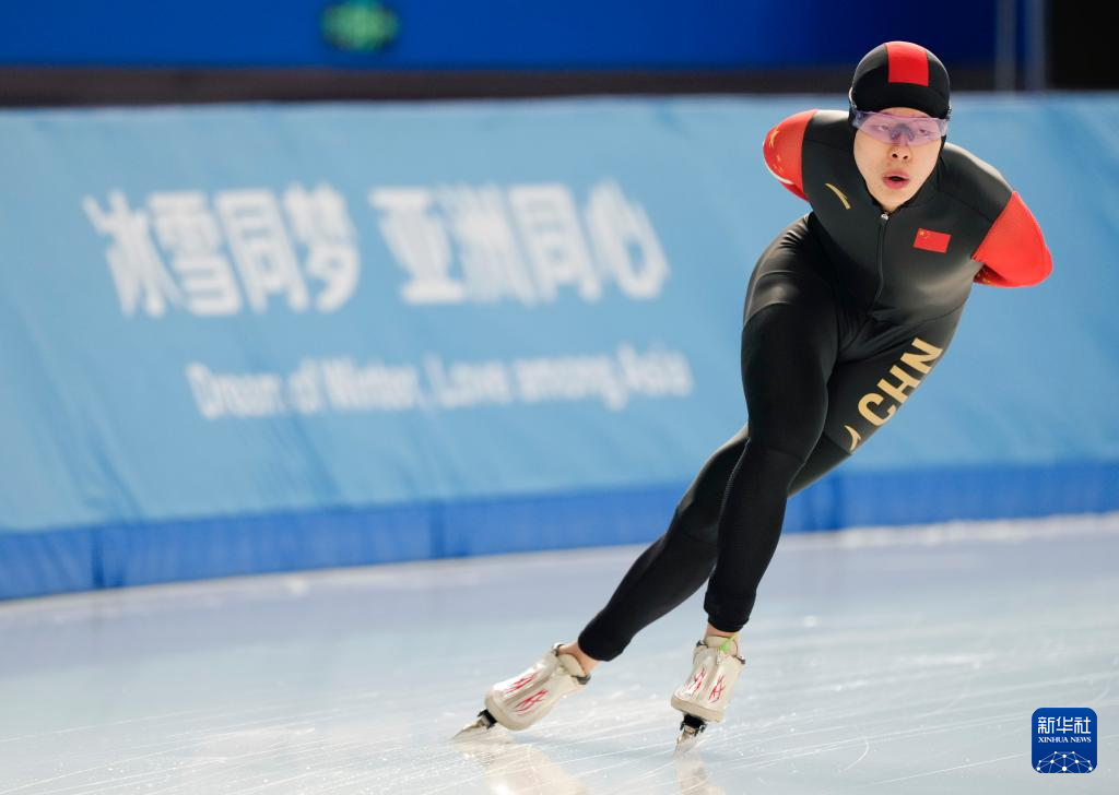 亚冬会丨速度滑冰——中国选手包揽男子5000米比赛冠亚季军