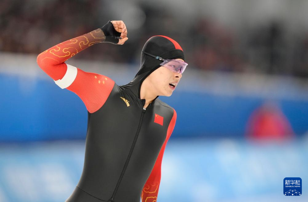 亚冬会丨速度滑冰——中国选手包揽男子5000米比赛冠亚季军