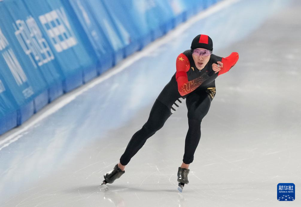 亚冬会丨速度滑冰——中国选手包揽男子5000米比赛冠亚季军