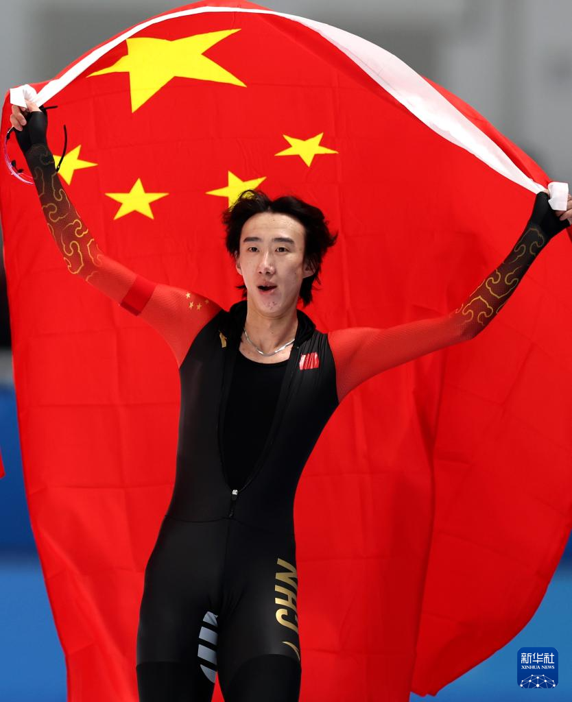 亚冬会丨速度滑冰——中国选手包揽男子5000米比赛冠亚季军
