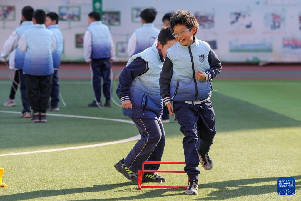 新华全媒+丨北京推行“体育八条” 打造“能出汗的体育课”