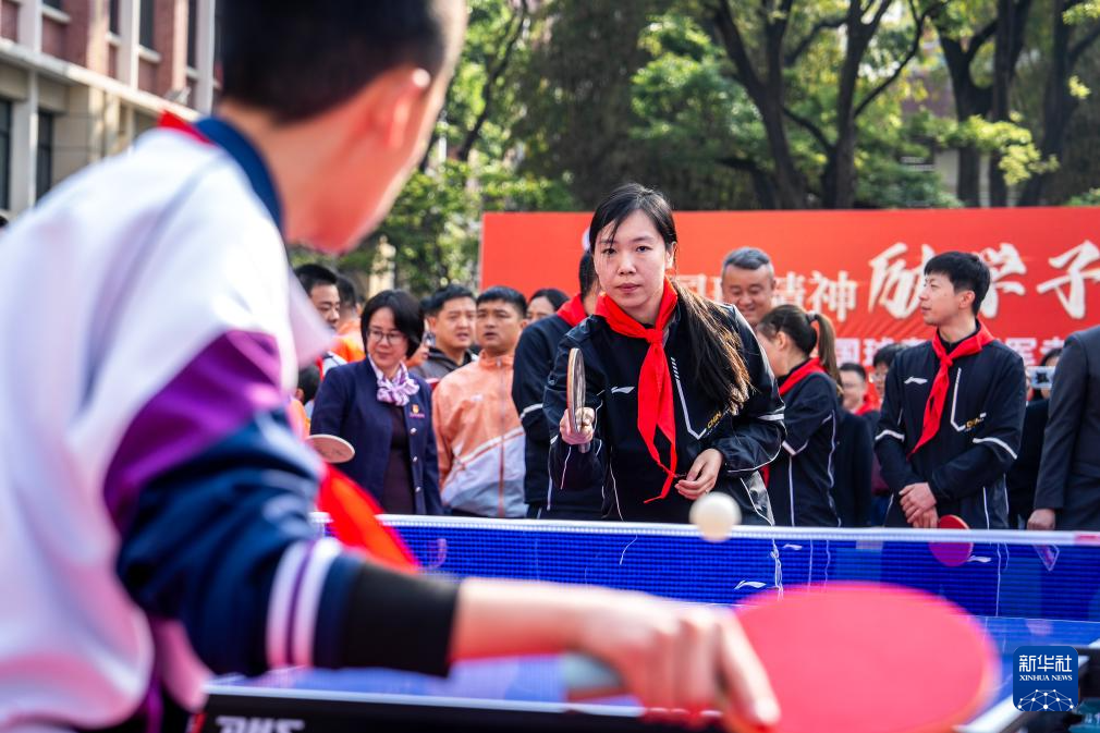 传承爱国情怀 国乒奥运冠军走进云南师范大学
