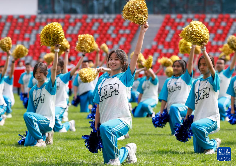 全民健身——乌鲁木齐：英姿少年展风采
