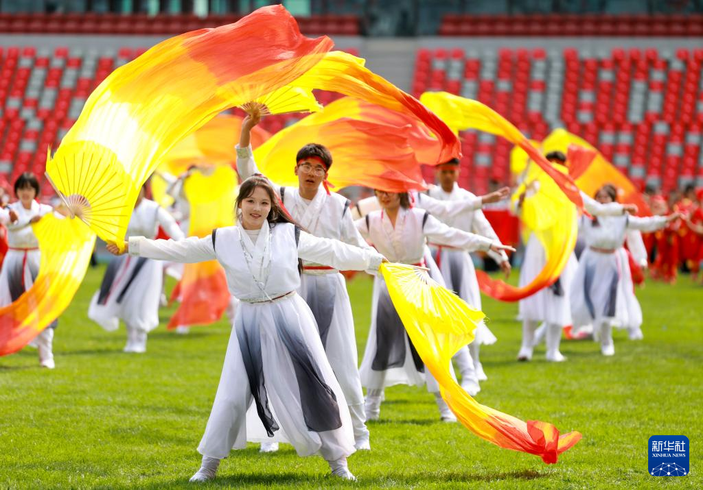 全民健身——乌鲁木齐：英姿少年展风采