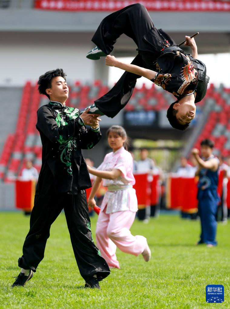 全民健身——乌鲁木齐：英姿少年展风采