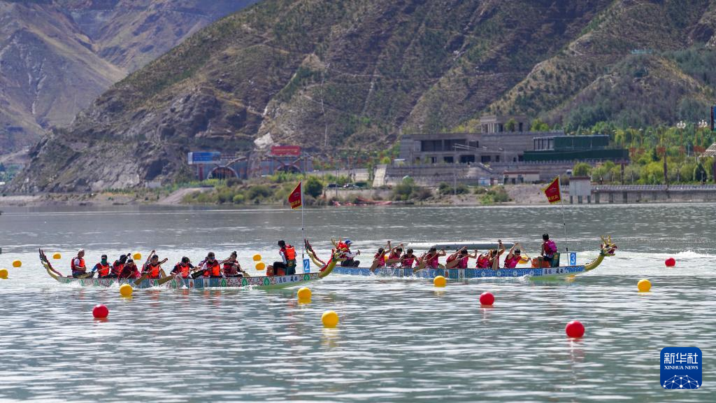 西藏:高原上赛龙舟