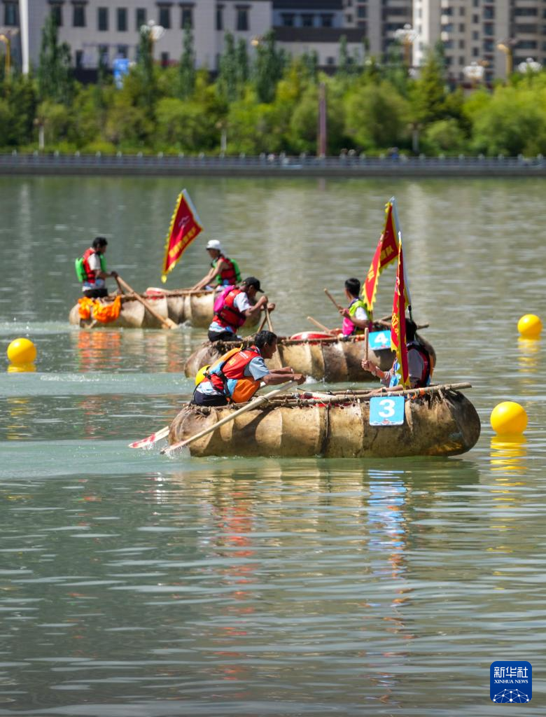 西藏:高原上赛龙舟