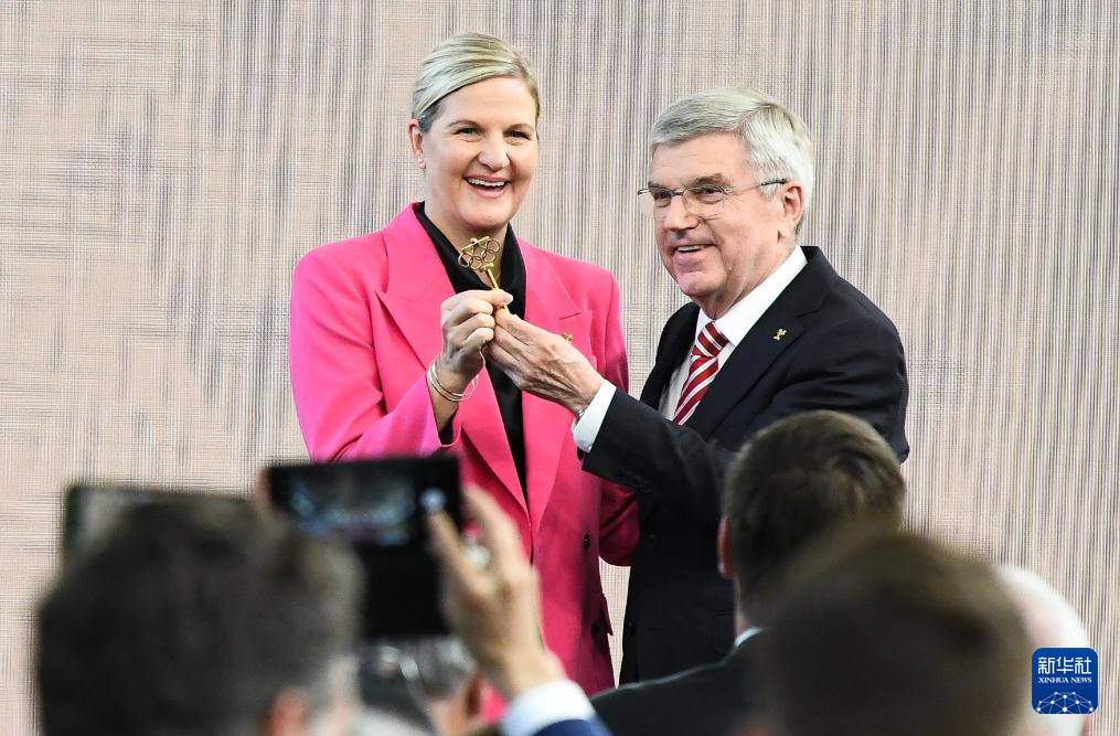 国际奥委会举行主席职位交接仪式