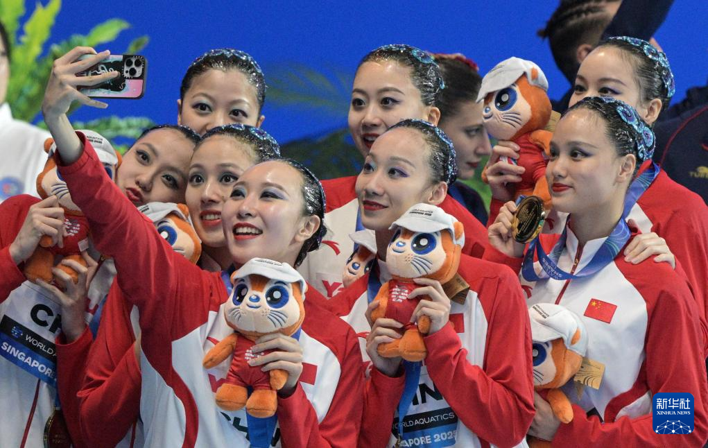 花样游泳——中国队获集体自由自选冠军