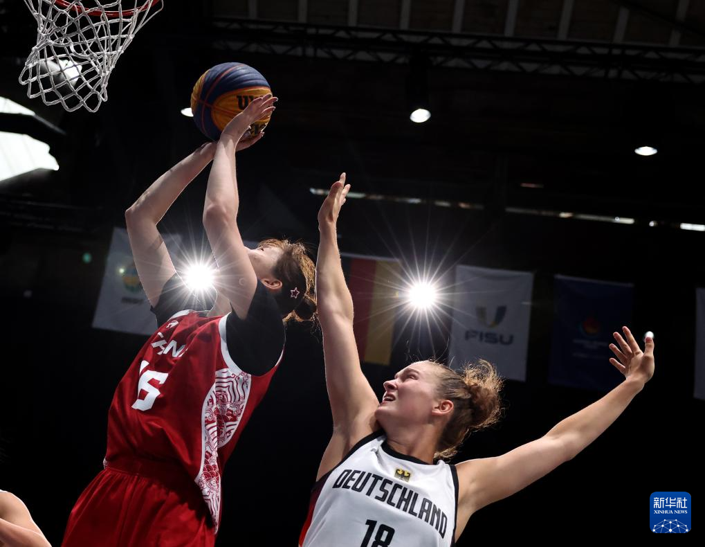 大运会——中国队获女子三人篮球亚军