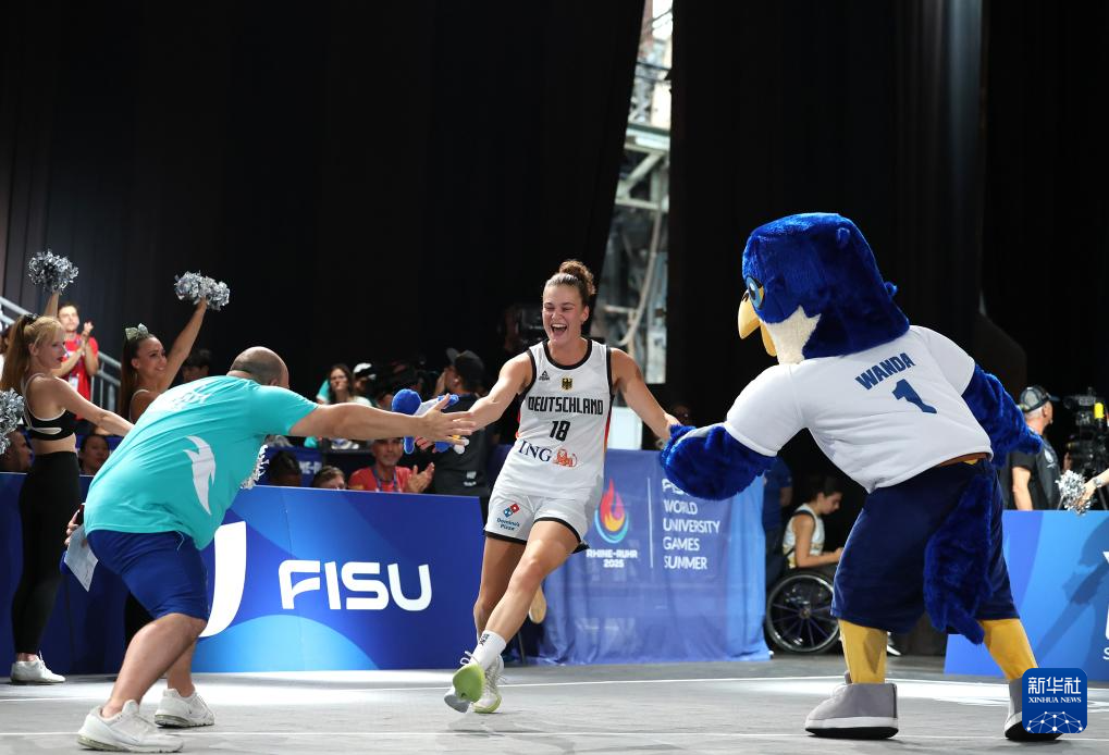 大运会——中国队获女子三人篮球亚军