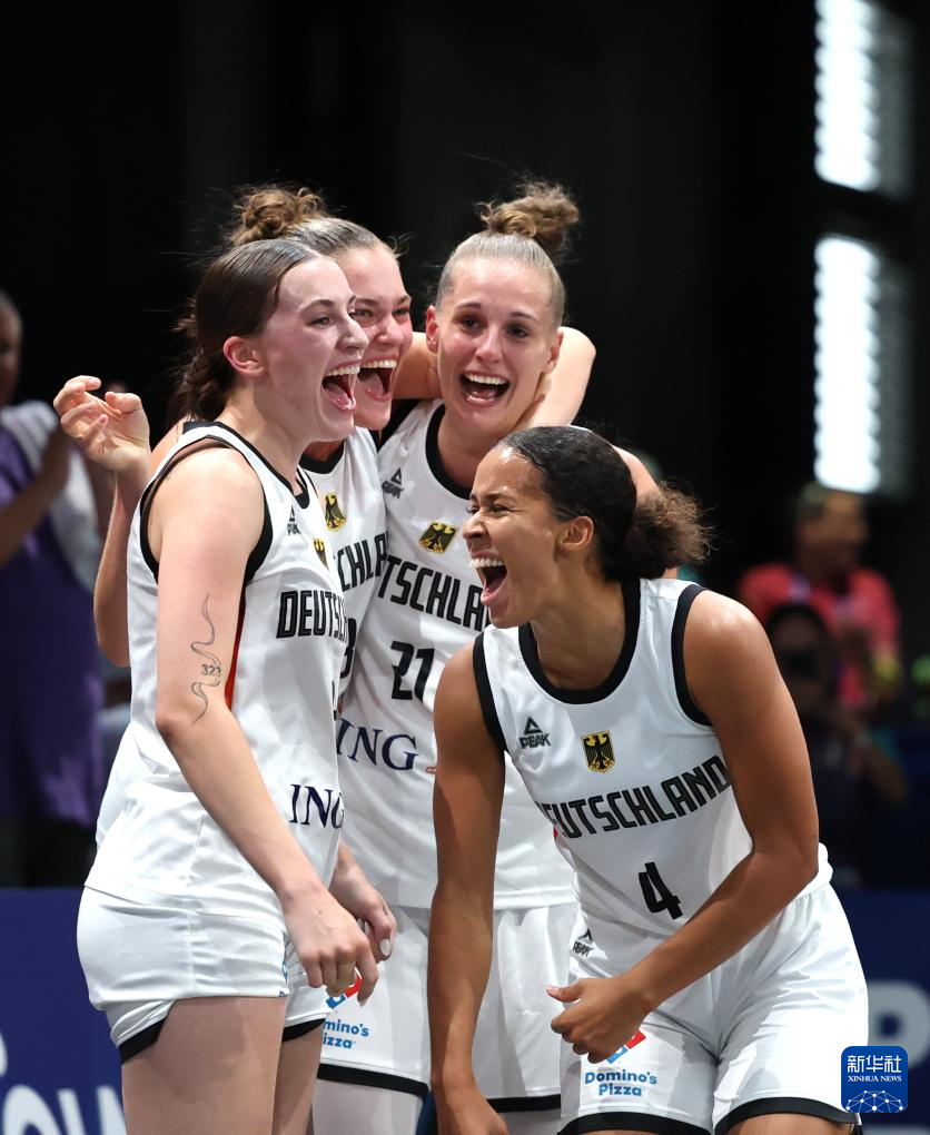 大运会——中国队获女子三人篮球亚军