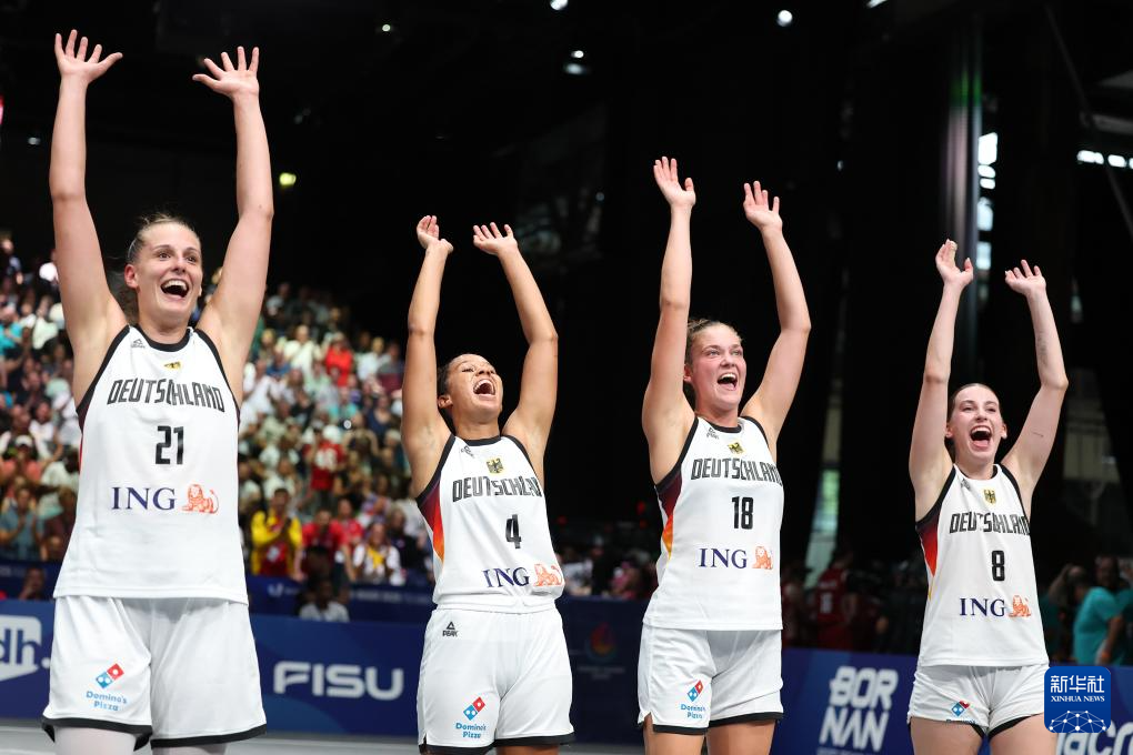 大运会——中国队获女子三人篮球亚军