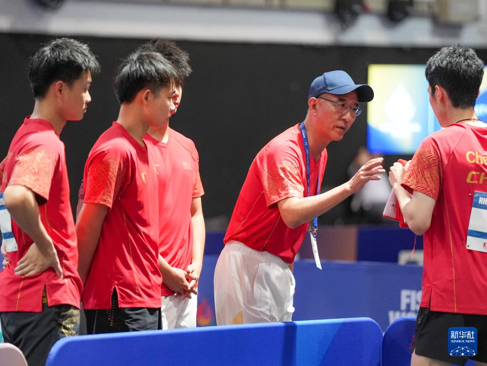 大运会——乒乓球男子团体决赛:中国队获得银牌
