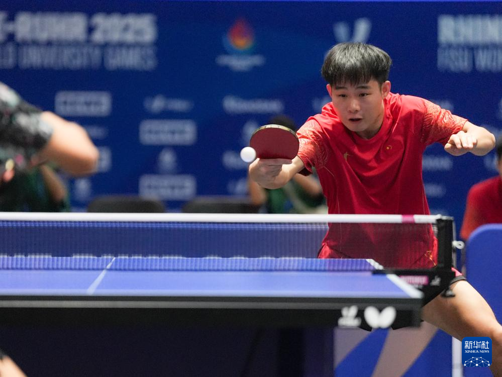 大运会——乒乓球男子团体决赛:中国队获得银牌
