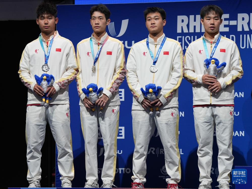 大运会——乒乓球男子团体决赛:中国队获得银牌