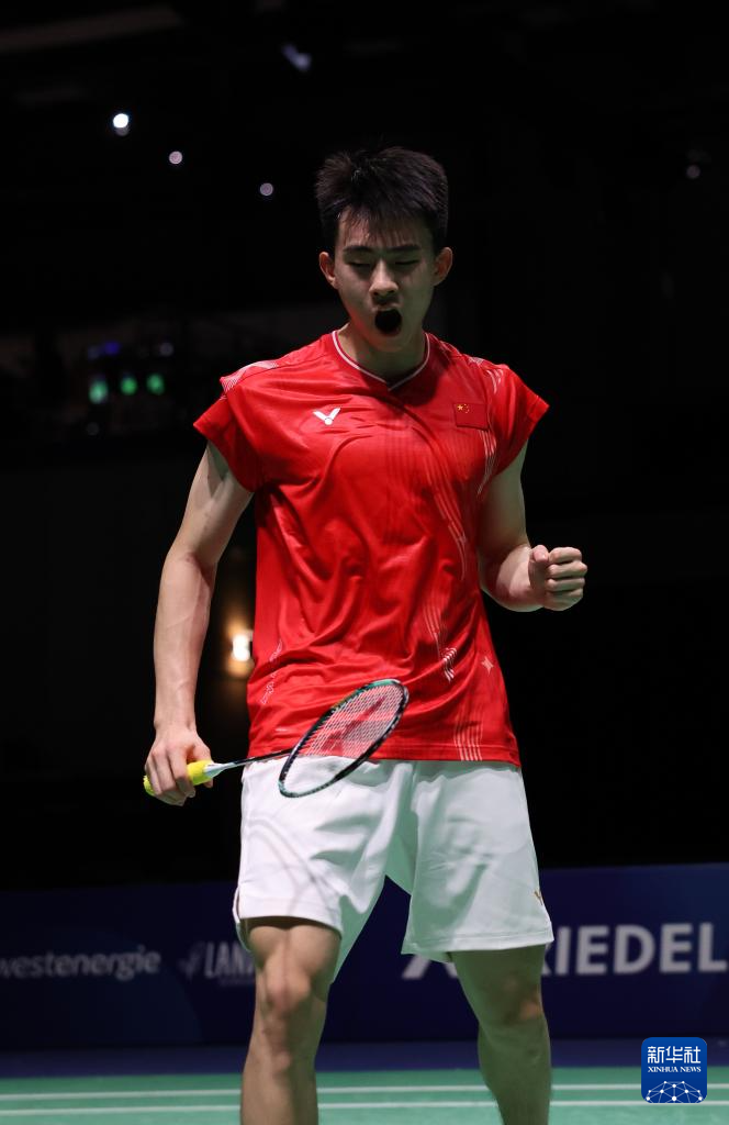 大运会——中国队获得羽毛球混合团体冠军