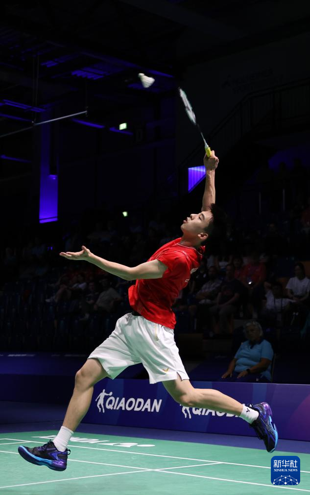 大运会——中国队获得羽毛球混合团体冠军