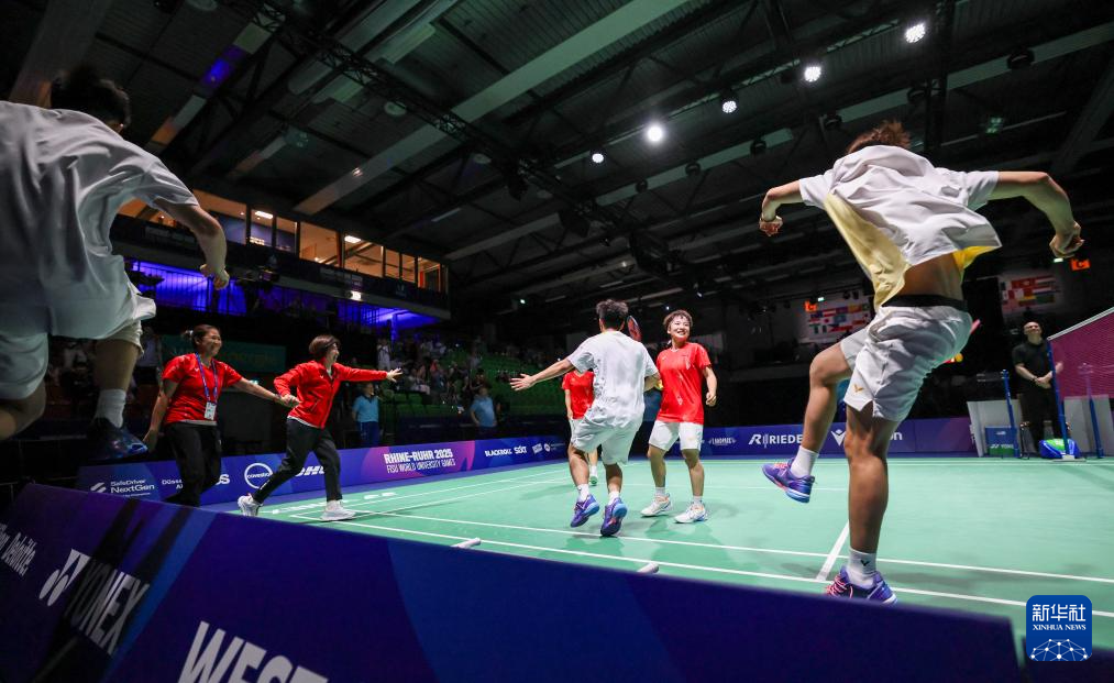 大运会——中国队获得羽毛球混合团体冠军