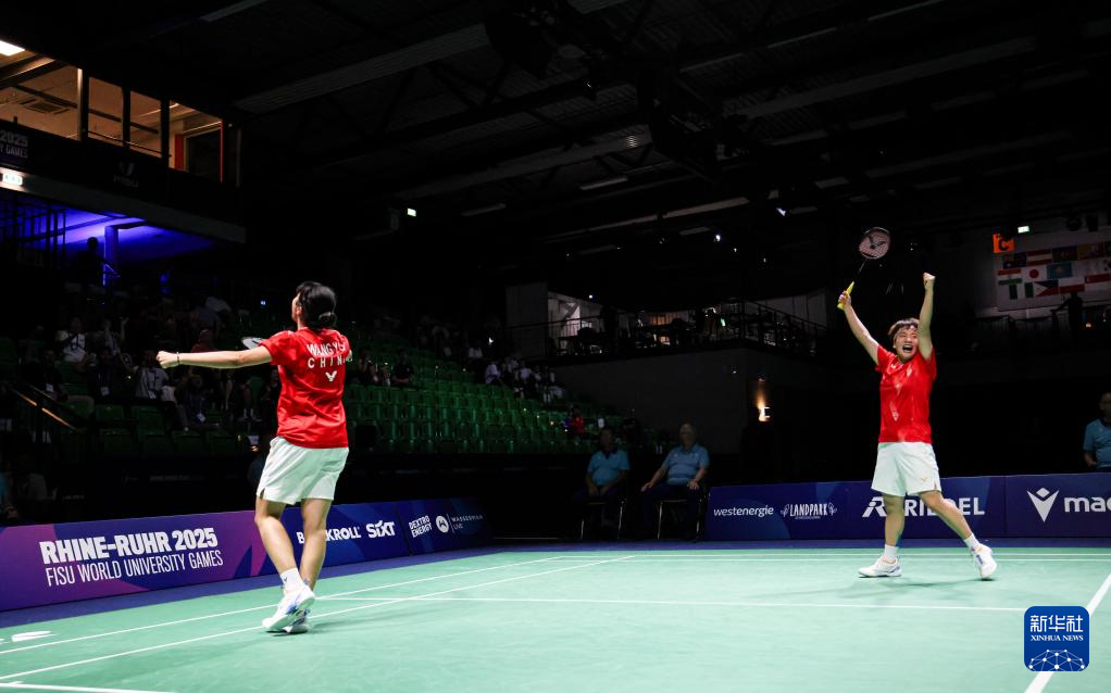 大运会——中国队获得羽毛球混合团体冠军