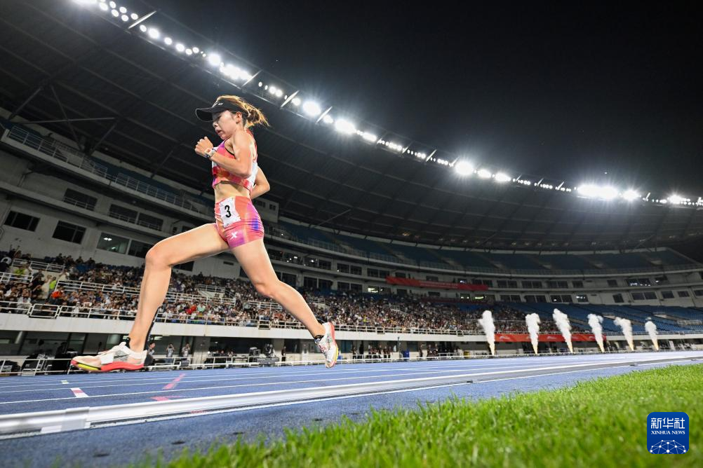 2025年世界田联洲际巡回赛:梁田田夺得女子3000米冠军