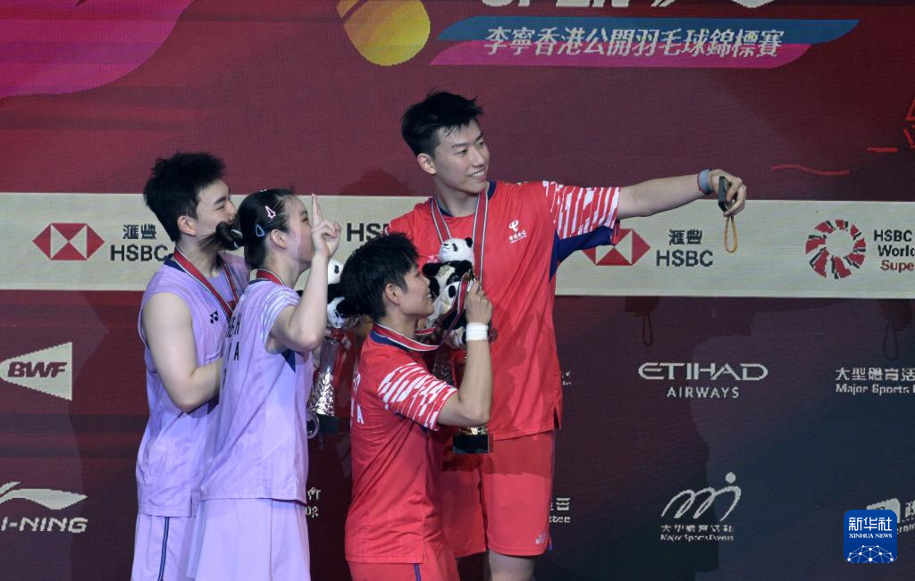 羽毛球——香港公开赛:冯彦哲/黄东萍获得混双冠军