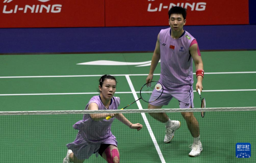 羽毛球——香港公开赛:冯彦哲/黄东萍获得混双冠军